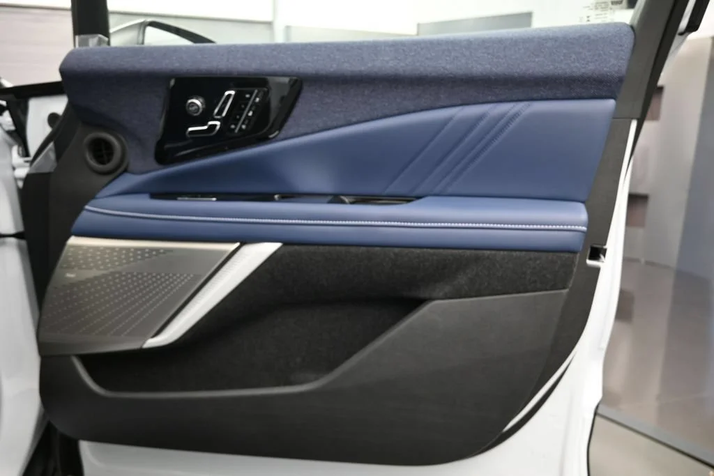 2027 Cadillac OPTIQ Premium Sport - Photo 36