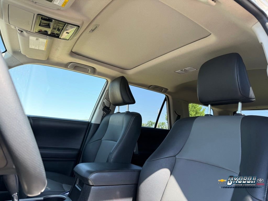 Used 2020 White Toyota SR5 Premium image 23