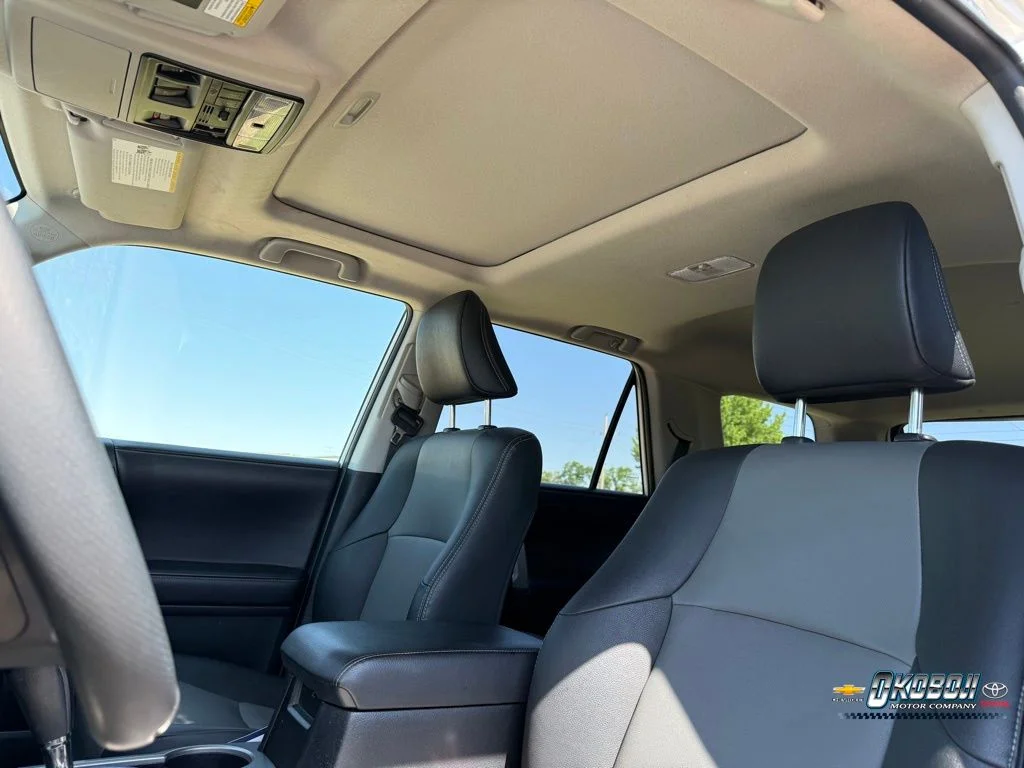 Used 2020 White Toyota SR5 Premium image 23