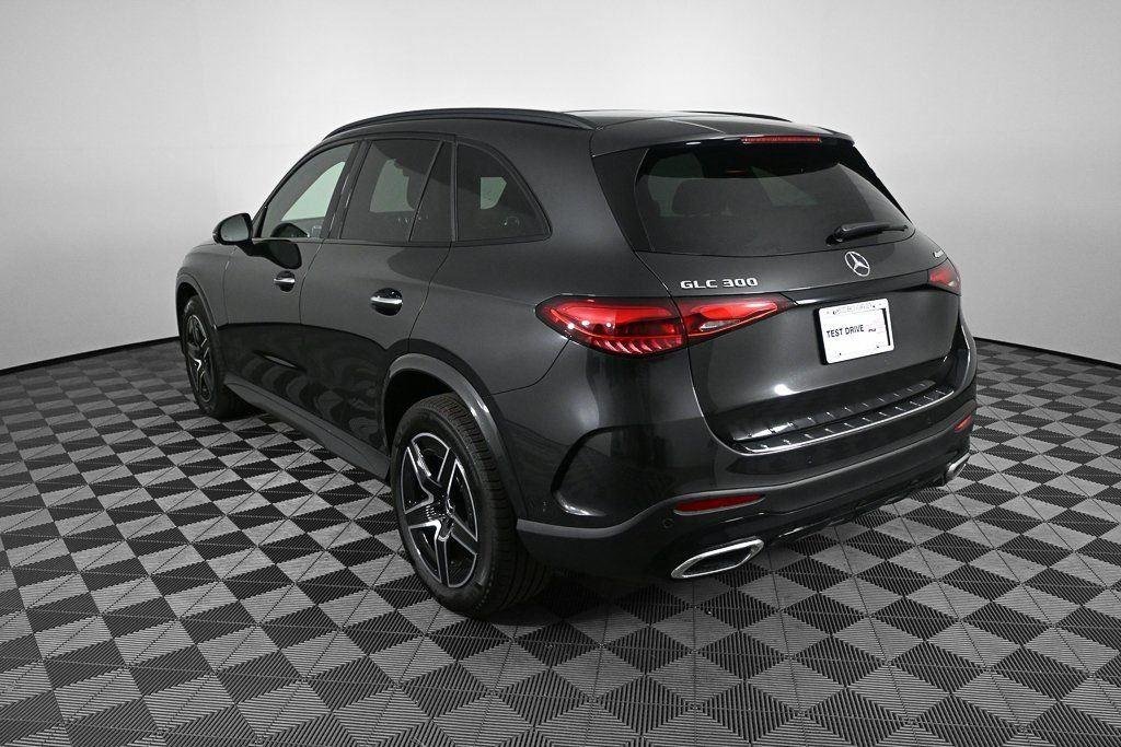 New 2025 Graphite Grey Metallic Mercedes-Benz GLC 300 image 4