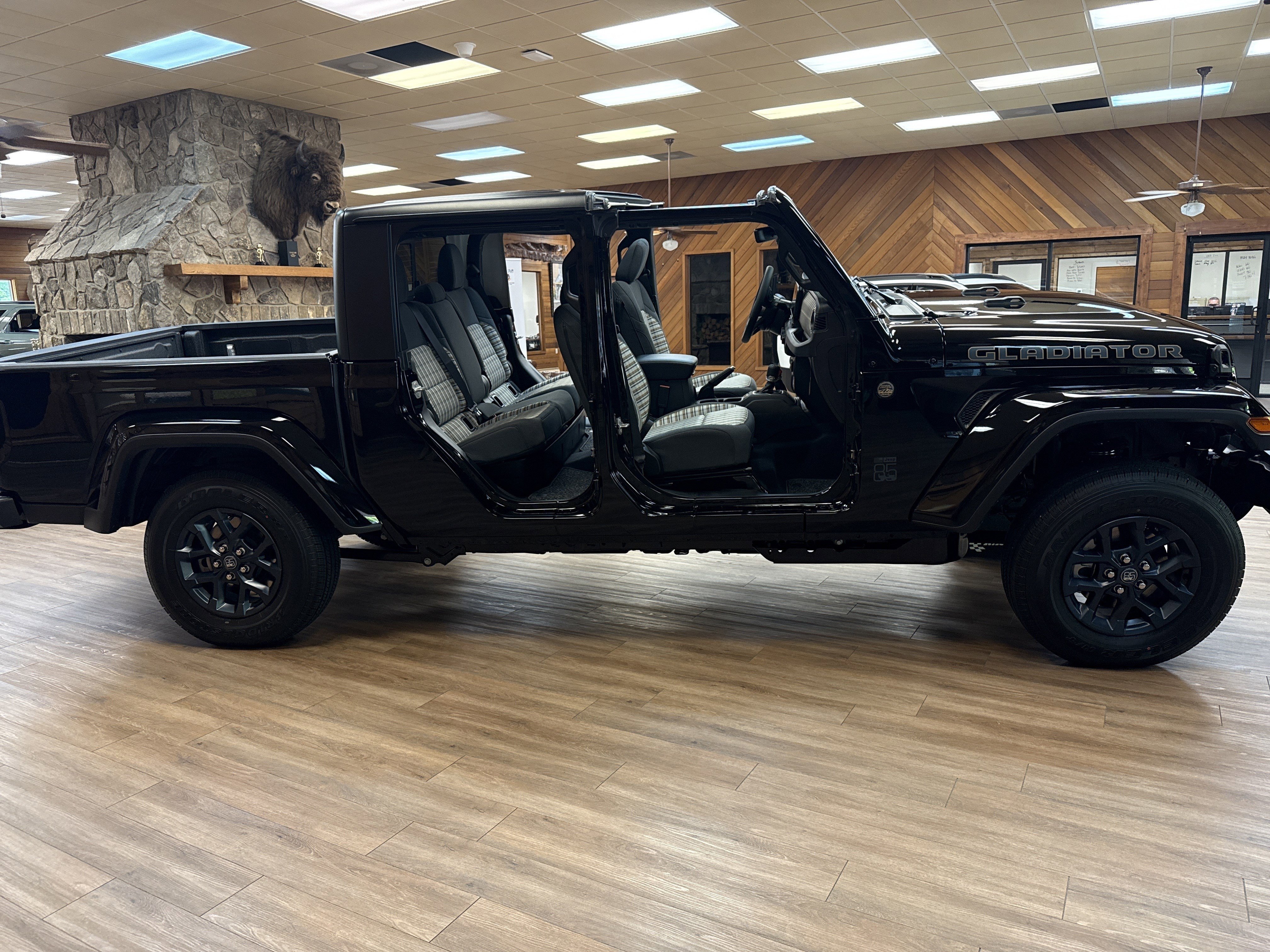 New 2026 Black Clear-Coat Exterior Paint Jeep 85th Anniversary Edition image 8