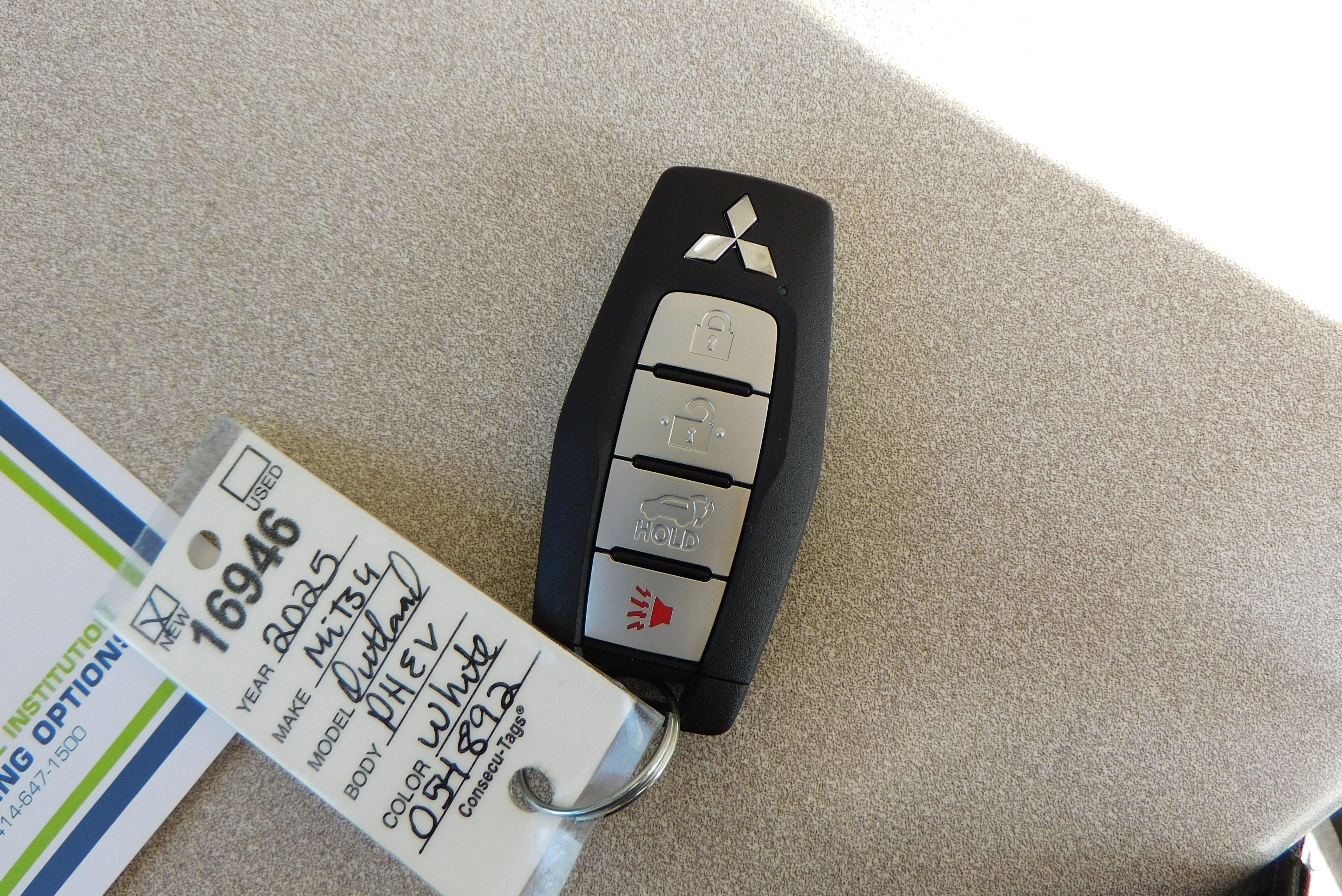 Used 2025 WHITE DIMD Mitsubishi SEL Platinum Edition image 39