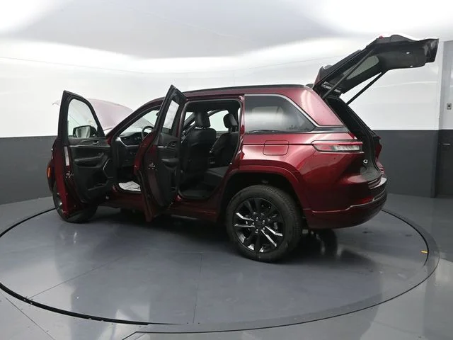New 2026 Velvet Red Pearl-Coat Exterior Paint Jeep Limited Reserve image 33