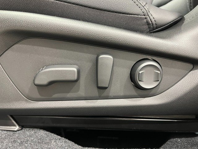 New 2026 CRYSTAL WHITE PEARL Subaru Premium image 11