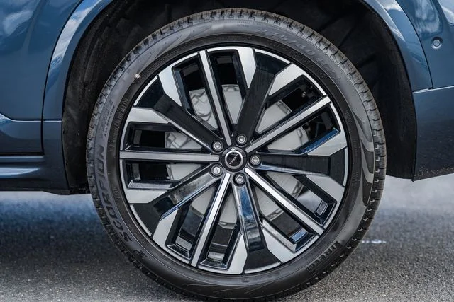 New 2026 Denim Blue Volvo T8 Plus image 18