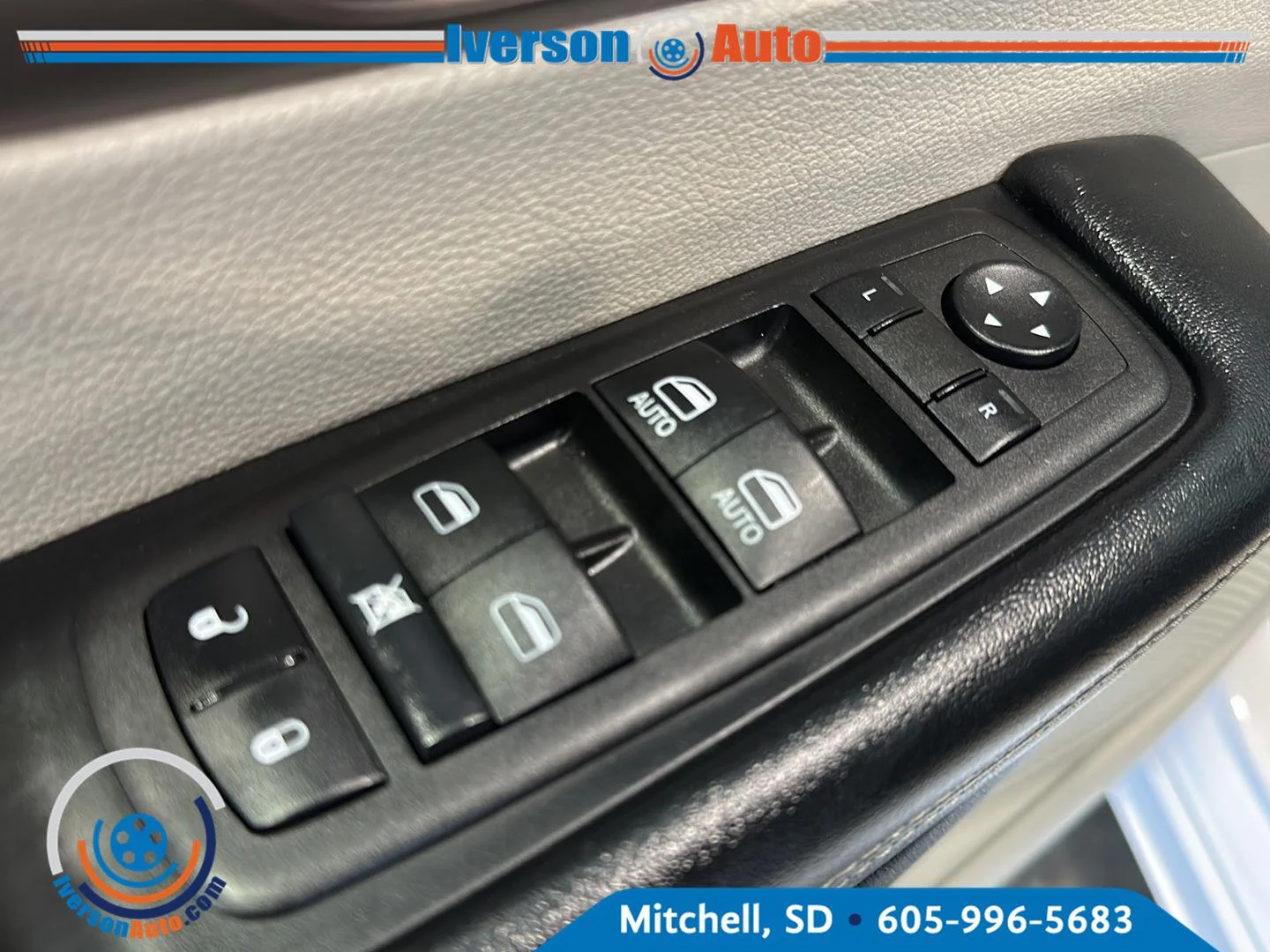 Used 2023 Bright White Clearcoat Chrysler LX image 14