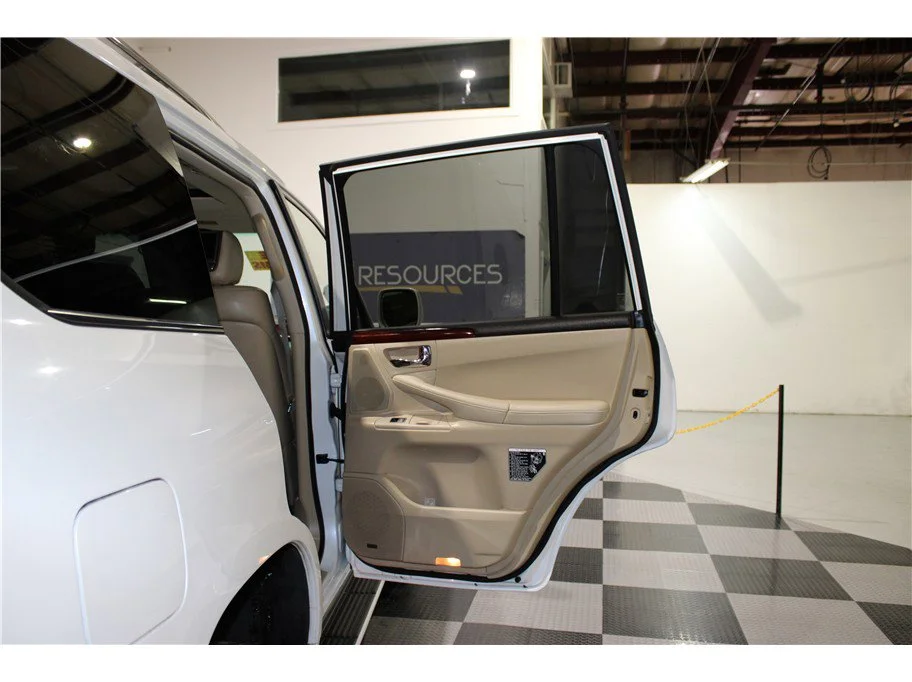 2011 Lexus LX 570 - Photo 27