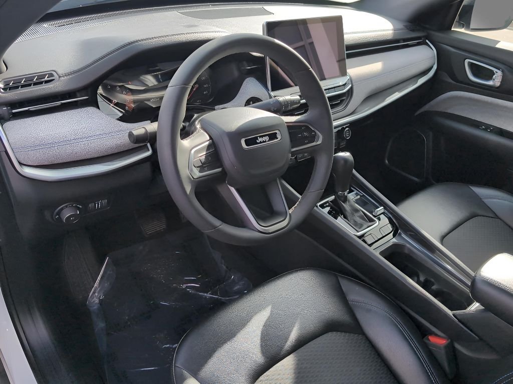 Used 2024 Bright White Clearcoat Jeep Latitude image 8