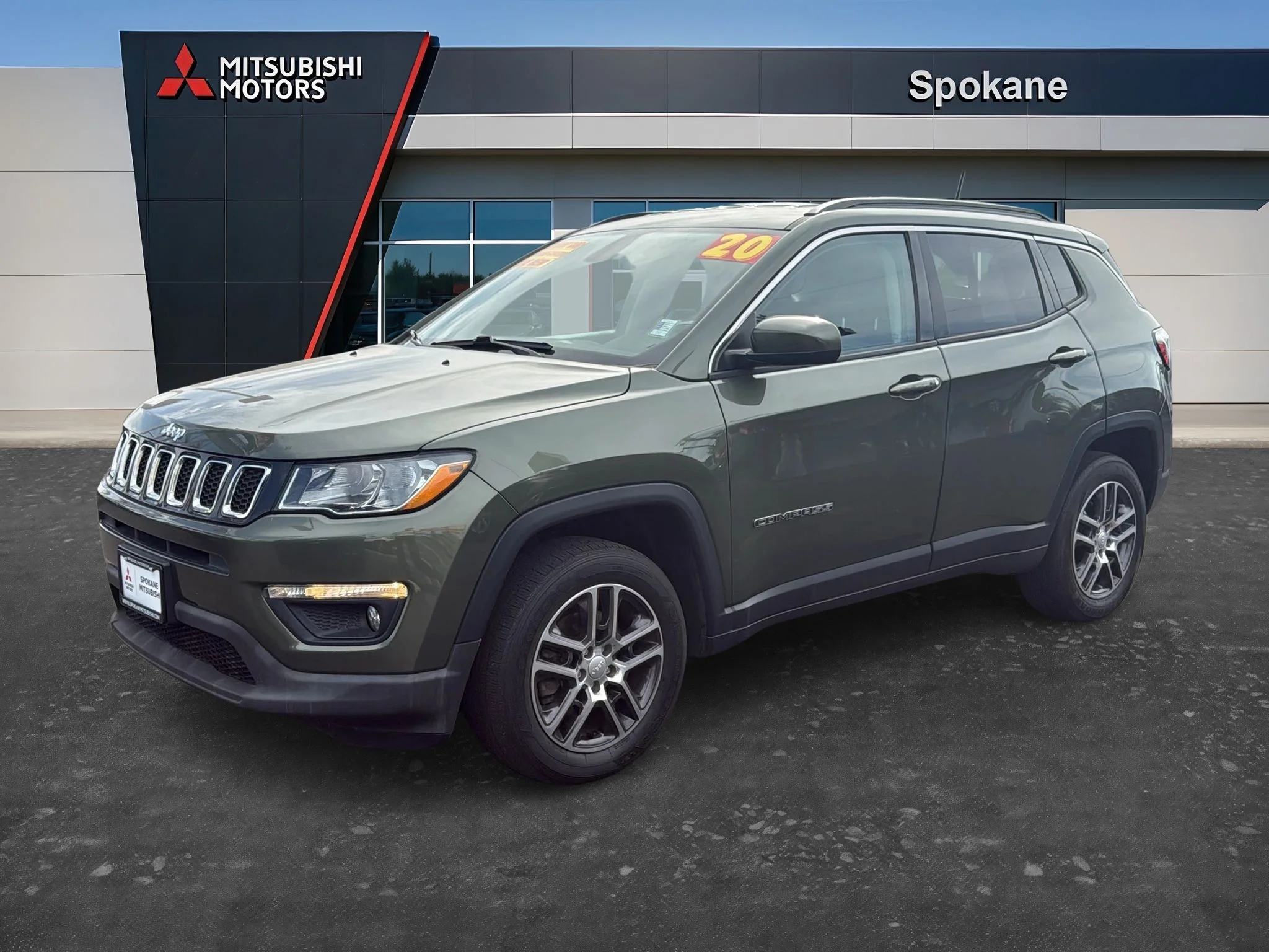 Used 2020 Olive Green Pearlcoat Jeep Latitude image 3