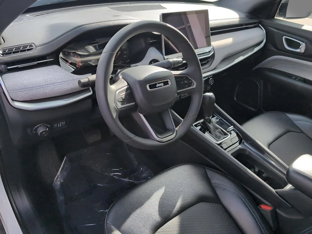 Used 2024 Bright White Clearcoat Jeep Latitude image 8