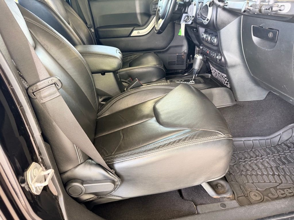 Used 2017 Black Jeep Unlimited Rubicon image 34