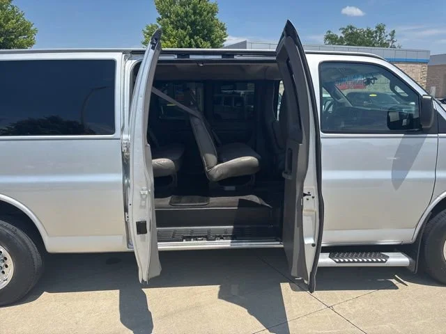 Used 2018 SILVER ICE METALLIC Chevrolet LT image 20