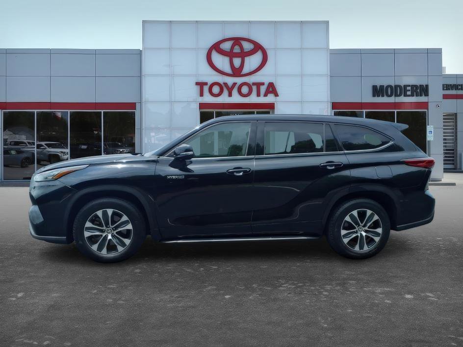 Used 2020 Midnight Black Metallic Toyota Hybrid XLE image 2
