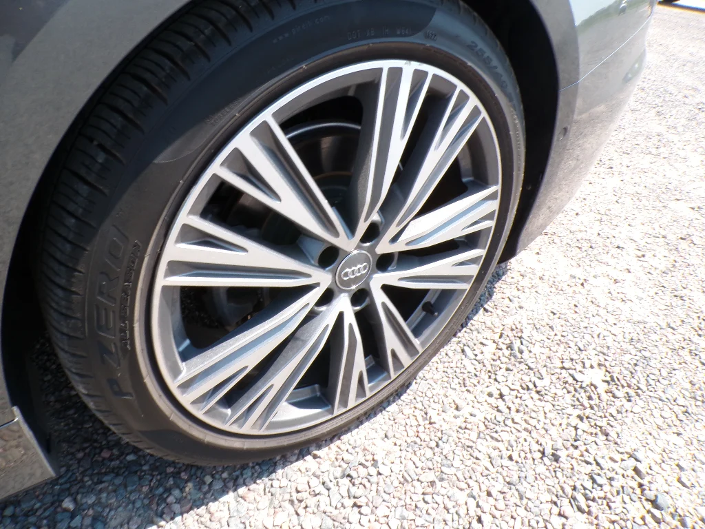Used 2019 Daytona Gray Pearl Effect Audi Prestige image 9