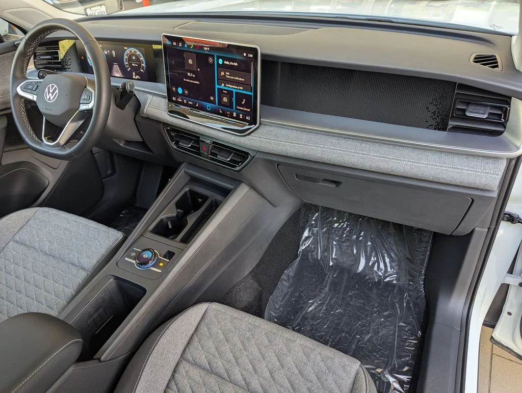 2025 Volkswagen Tiguan SE - Photo 21