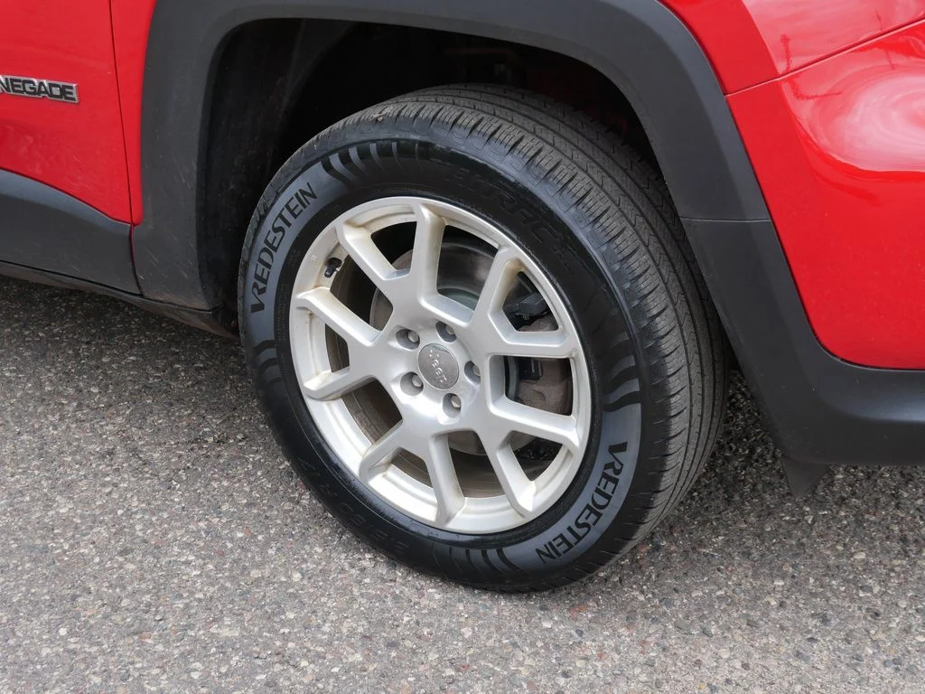 Certified Used 2020 Red Jeep Latitude image 9
