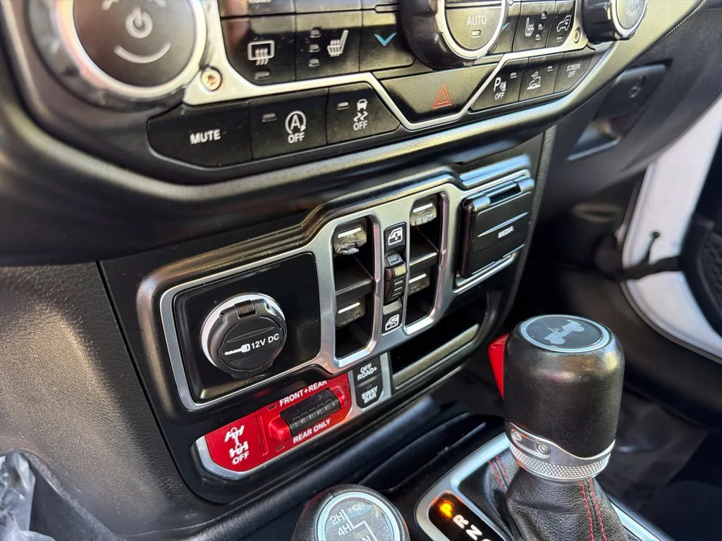 Used 2021 White Jeep Unlimited Rubicon image 32