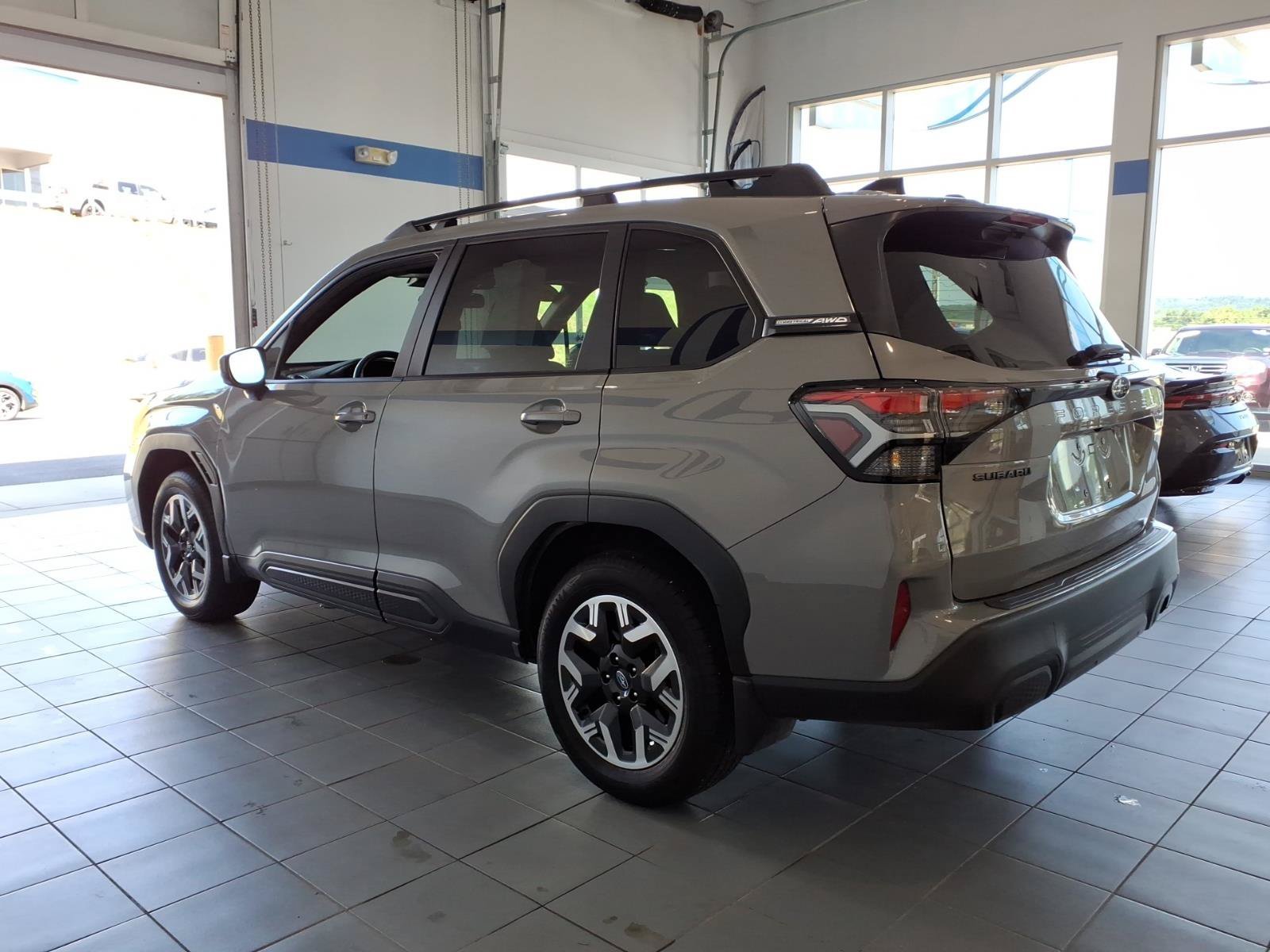 Used 2026 River Rock Pearl Subaru Premium image 6