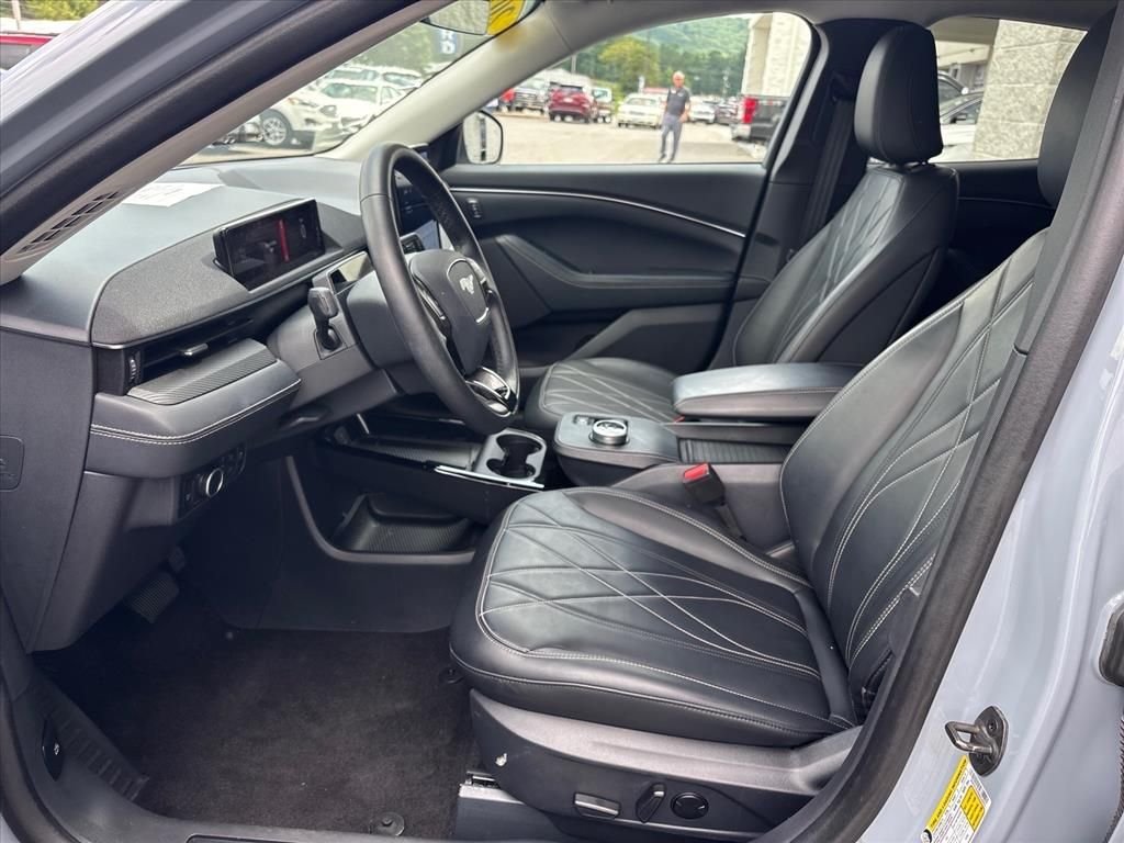 Used 2024 Gray Metallic Ford Select image 9