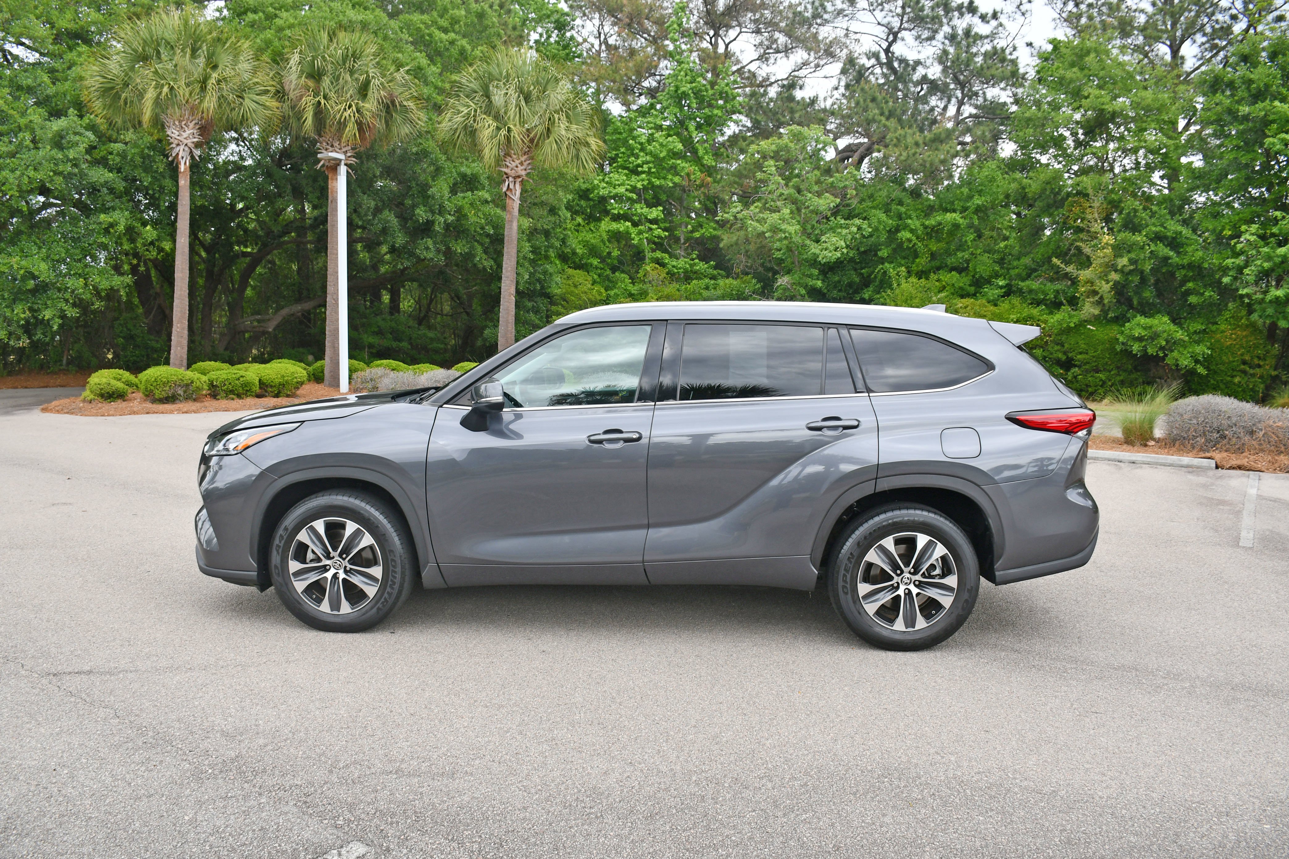 Used 2020 Gray Toyota XLE image 5