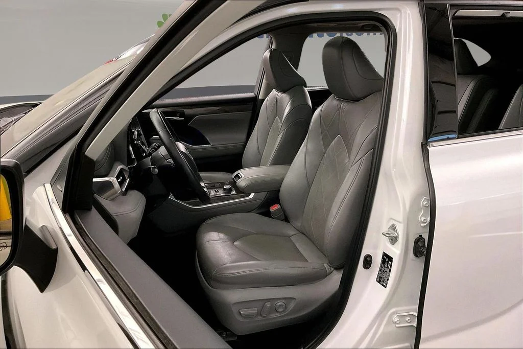 Used 2022 Beige Toyota Platinum image 29