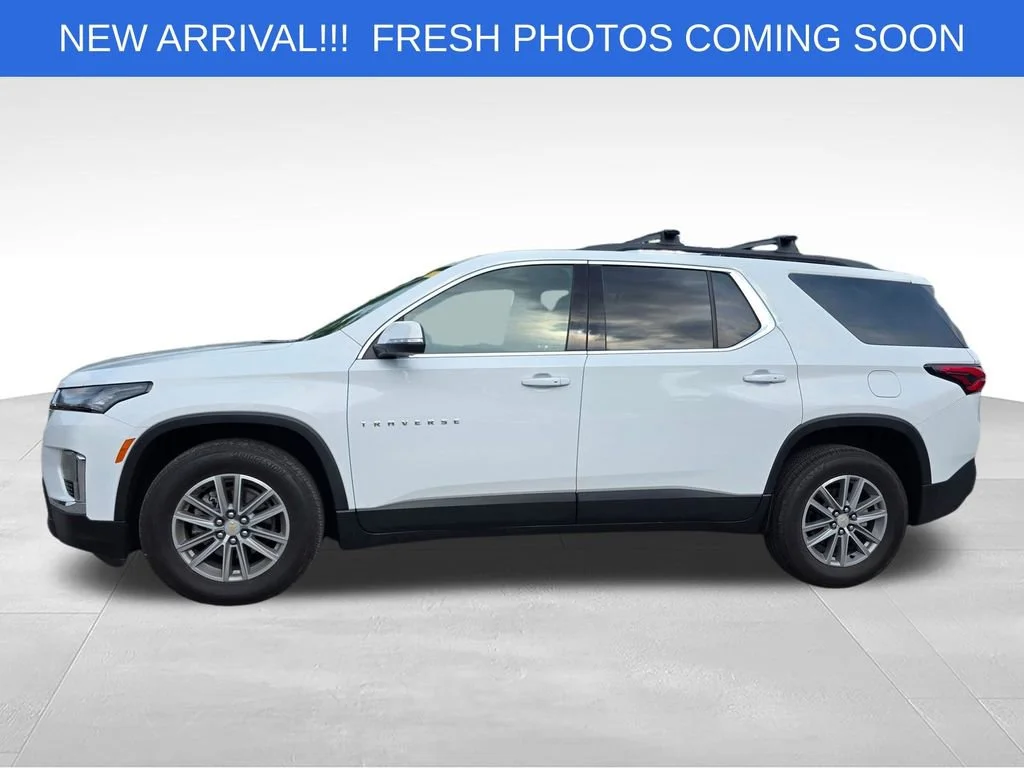 Used 2023 Summit White Chevrolet LT Cloth image 3