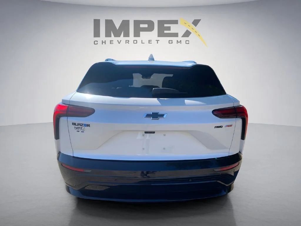 Used 2024 Iridescent Pearl Tricoat Chevrolet RS image 4