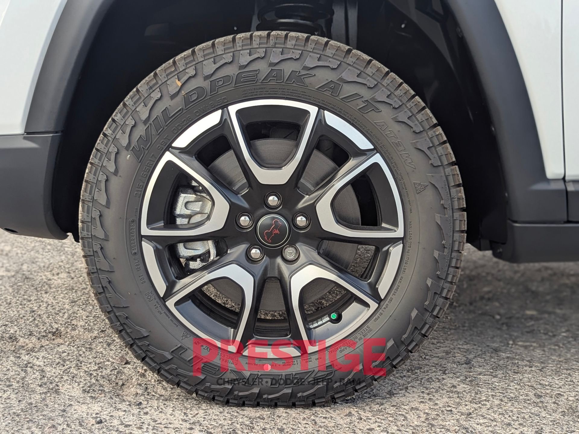 New 2026 Bright White Clear-Coat Exterior Paint Jeep Trailhawk image 11