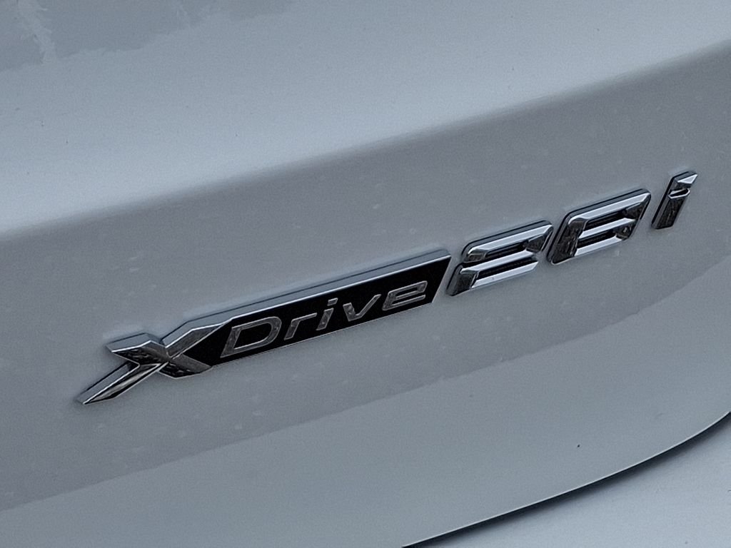 New 2026 Alpine White BMW xDrive28i image 12