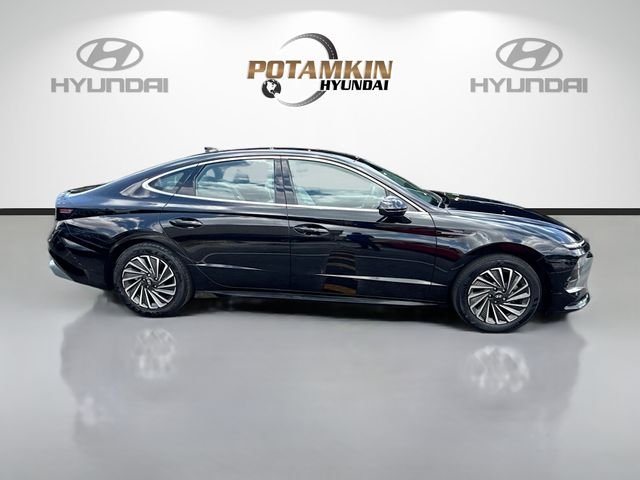Used 2024 Black Hyundai SEL image 4