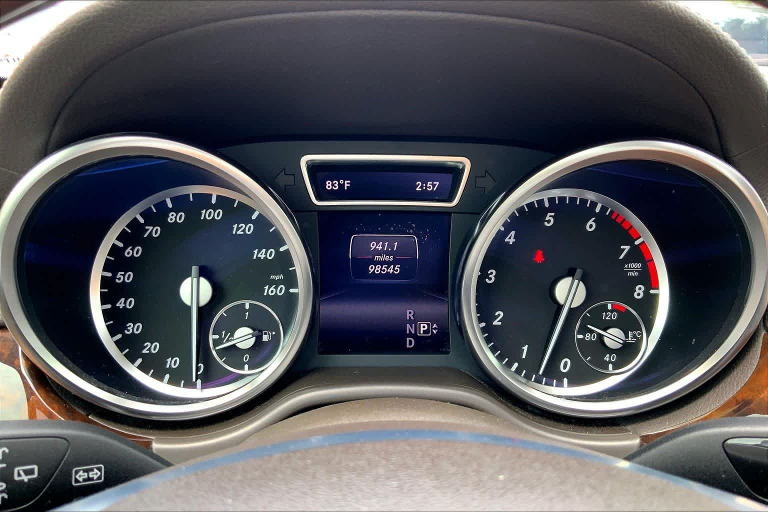 Used 2014 Polar White Mercedes-Benz GL 550 image 26