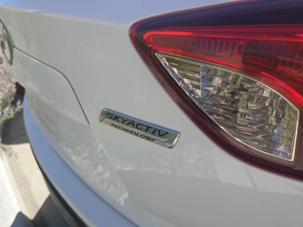 Used 2015 Crystal White Mica Mazda Grand Touring image 10