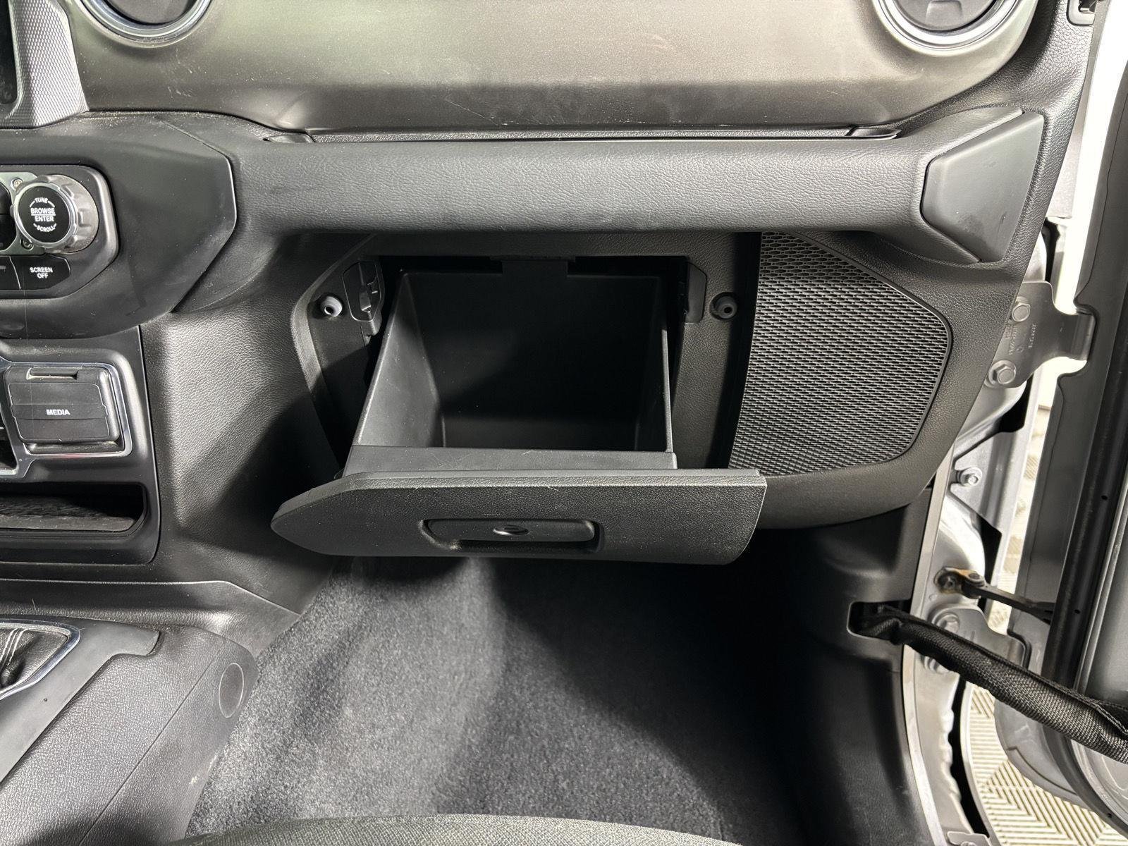 Used 2020 Billet Silver Metallic Jeep Sahara image 23