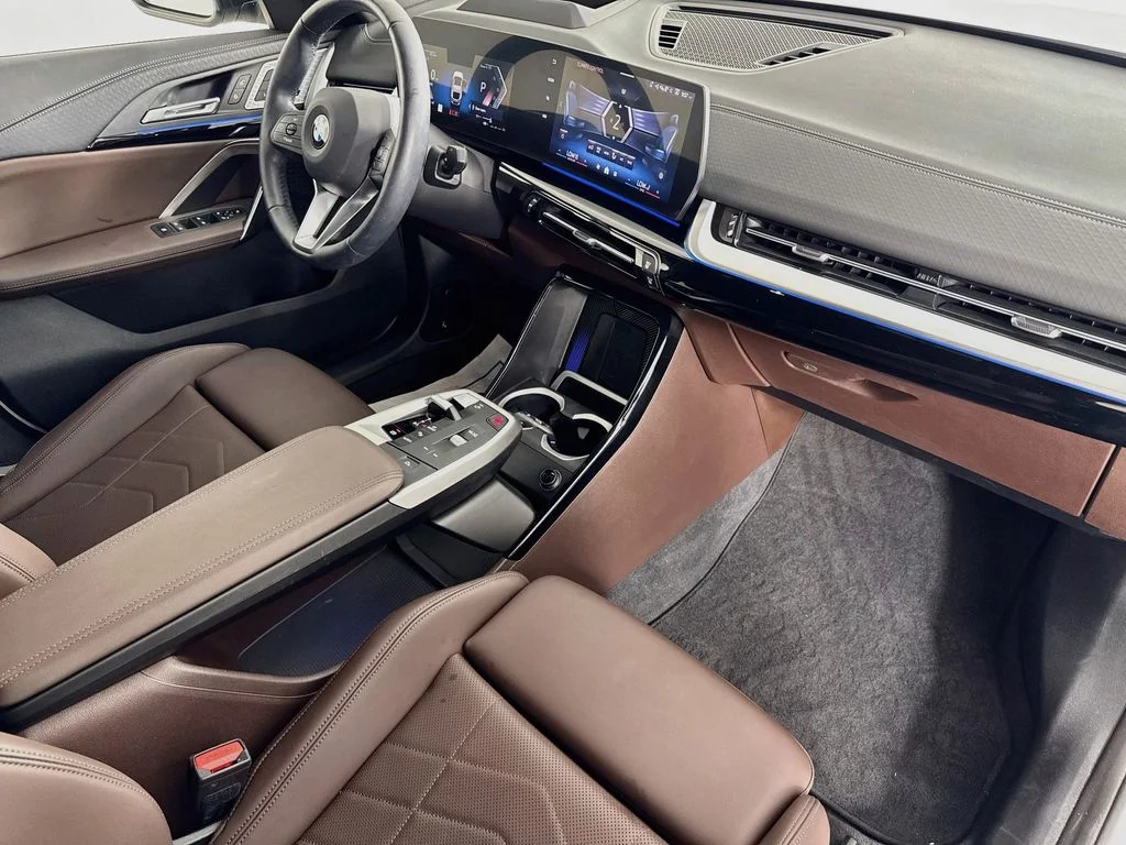 Used 2025 White BMW xDrive28i image 38