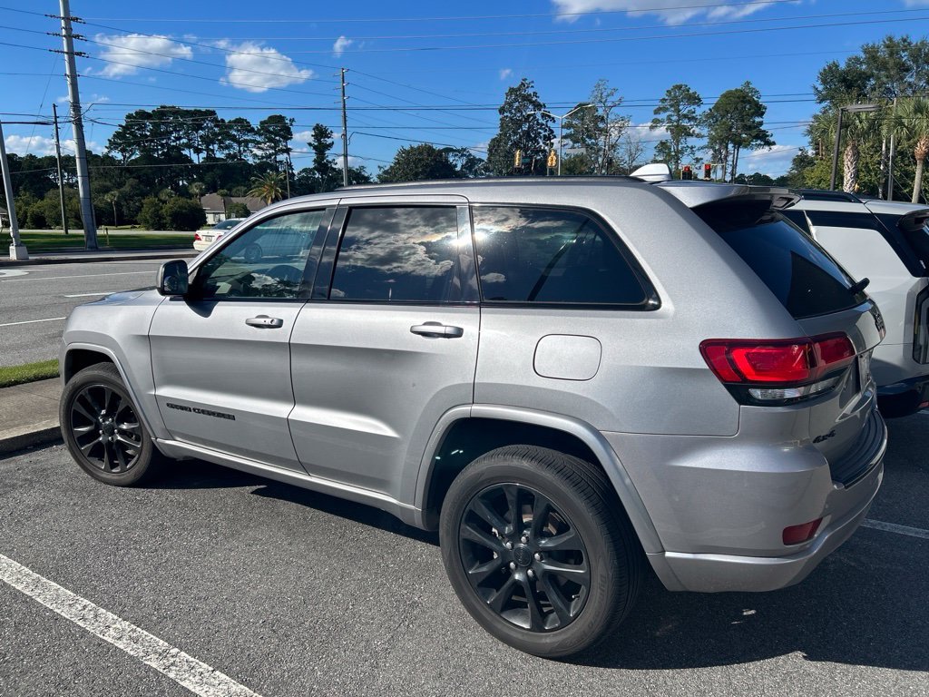 Used 2018 Silver Jeep Altitude image 4