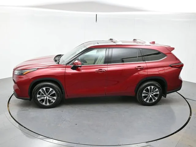Used 2022 Ruby Flare Pearl Toyota XLE image 37