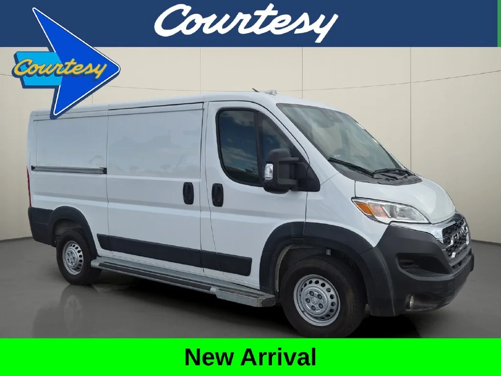 Used 2025 White Ram Base image 1