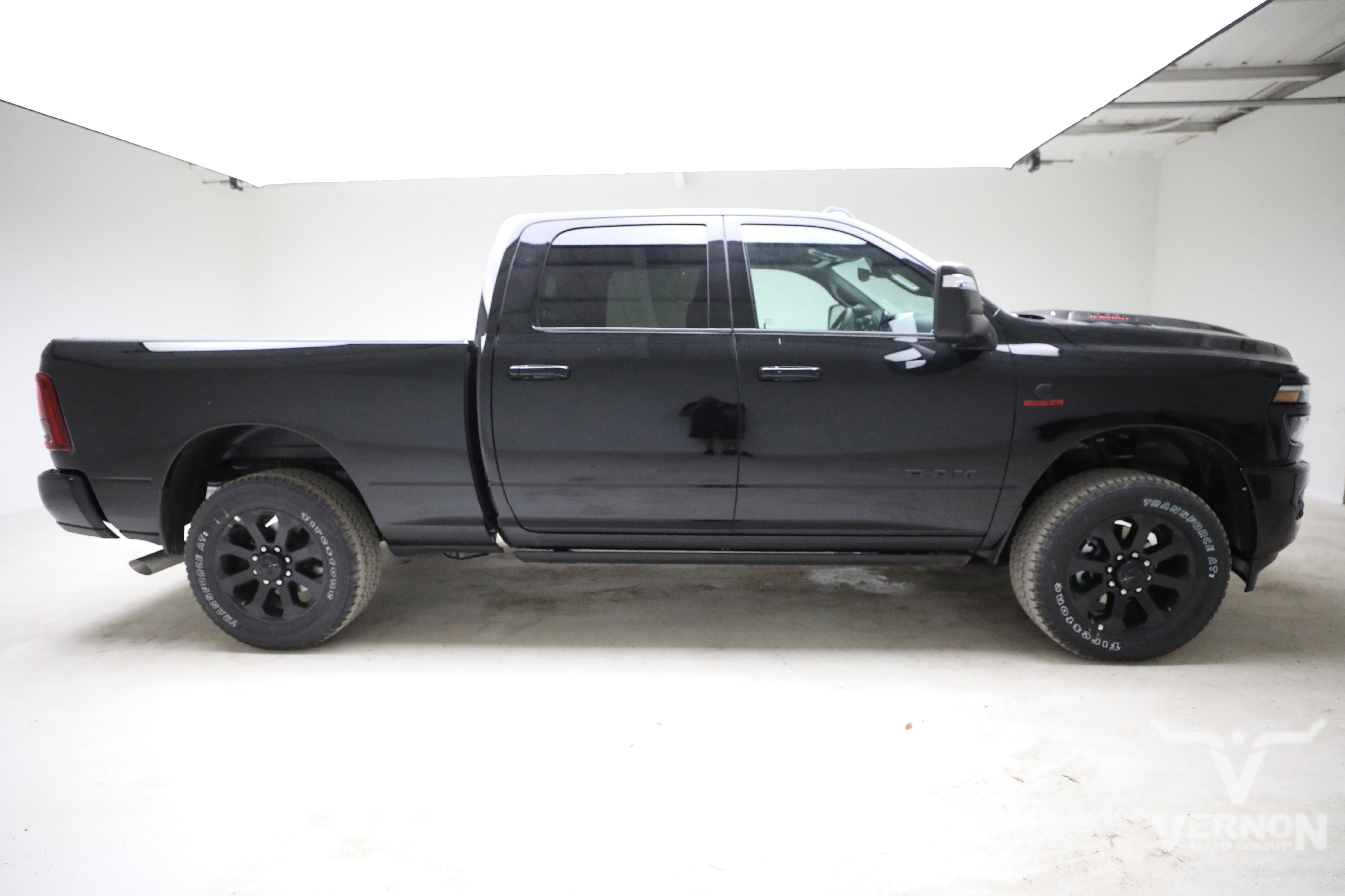 New 2026 Diamond Black Crystal Pearlcoat Ram N image 6