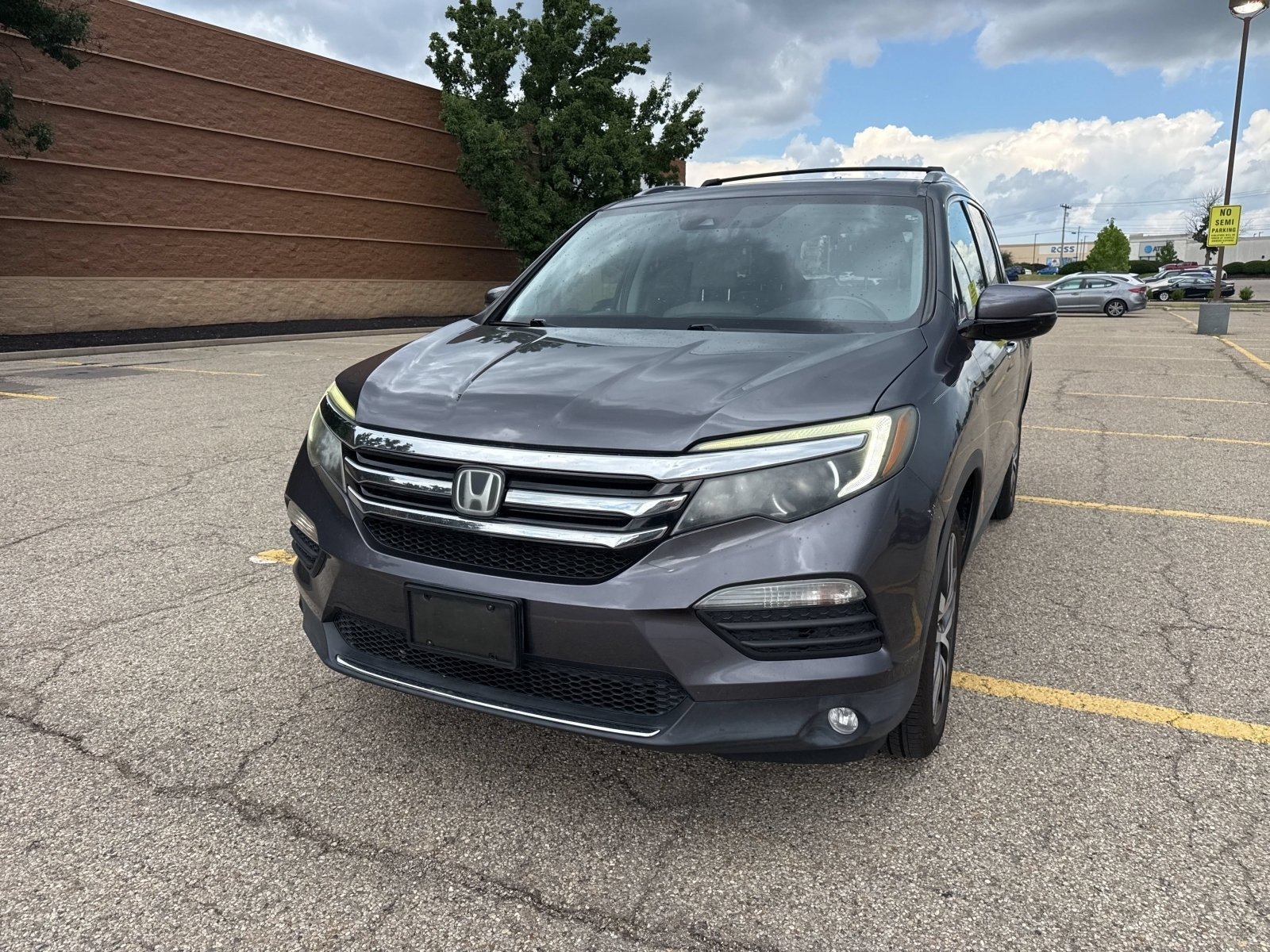 Used 2018 Modern Steel Metallic Honda Touring image 9