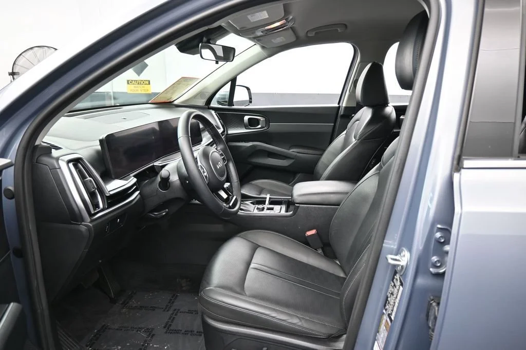 Used 2025 Silver Kia S image 11