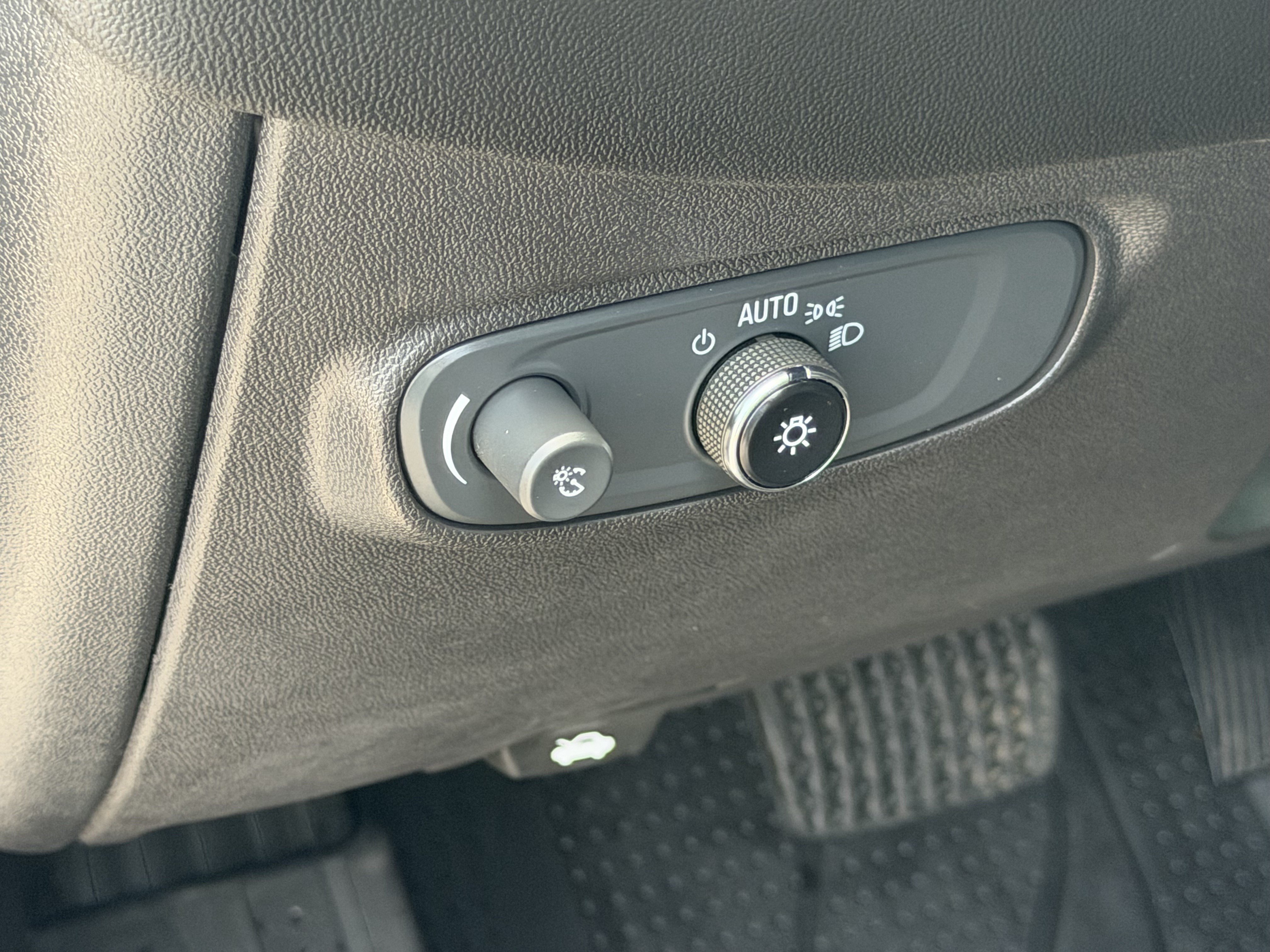 Used 2023 Summit White Chevrolet RS image 25
