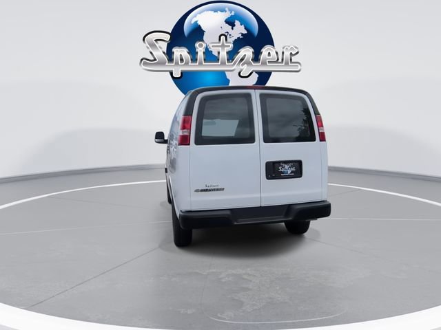 New 2026 Summit White Chevrolet WT image 8