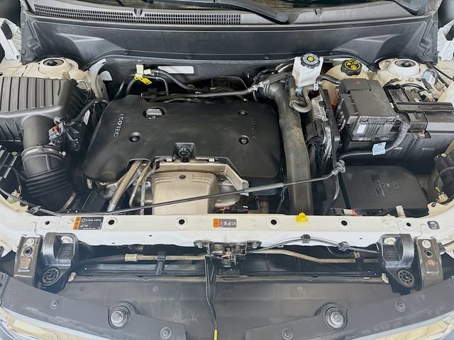 Used 2018 IRIDESCENT PEARL TRICOAT Chevrolet Premier image 29
