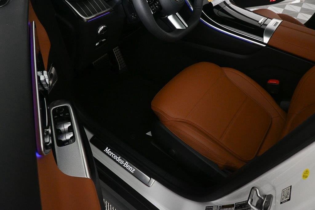 New 2027 Polar White Mercedes-Benz GLC 300 image 7