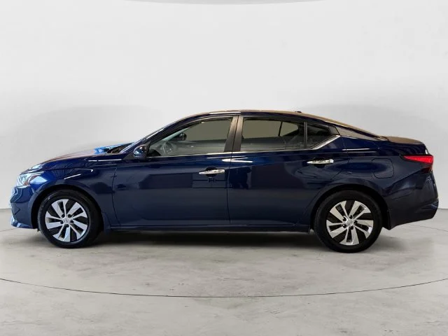 Used 2019 Blue Nissan 2.5 S image 2