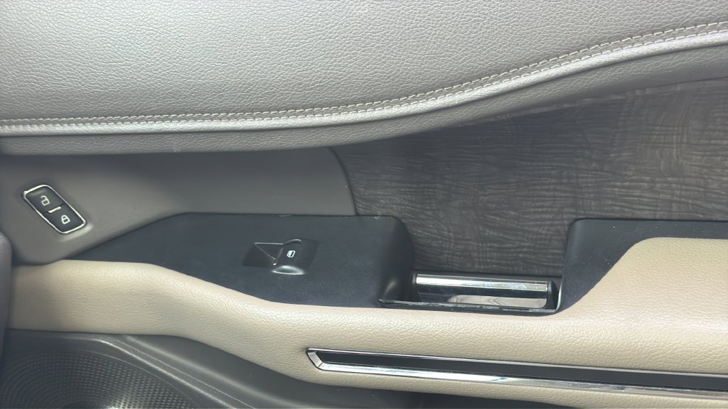 Used 2018 White Ford Limited image 14