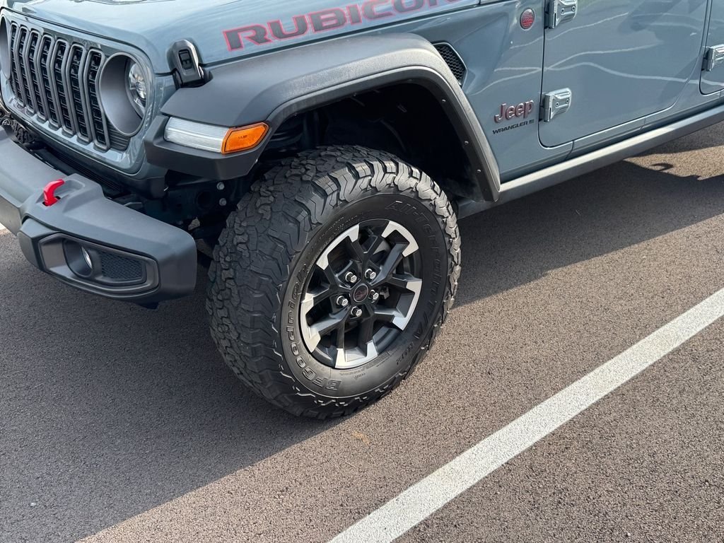 Used 2025 Gray Jeep Rubicon image 3
