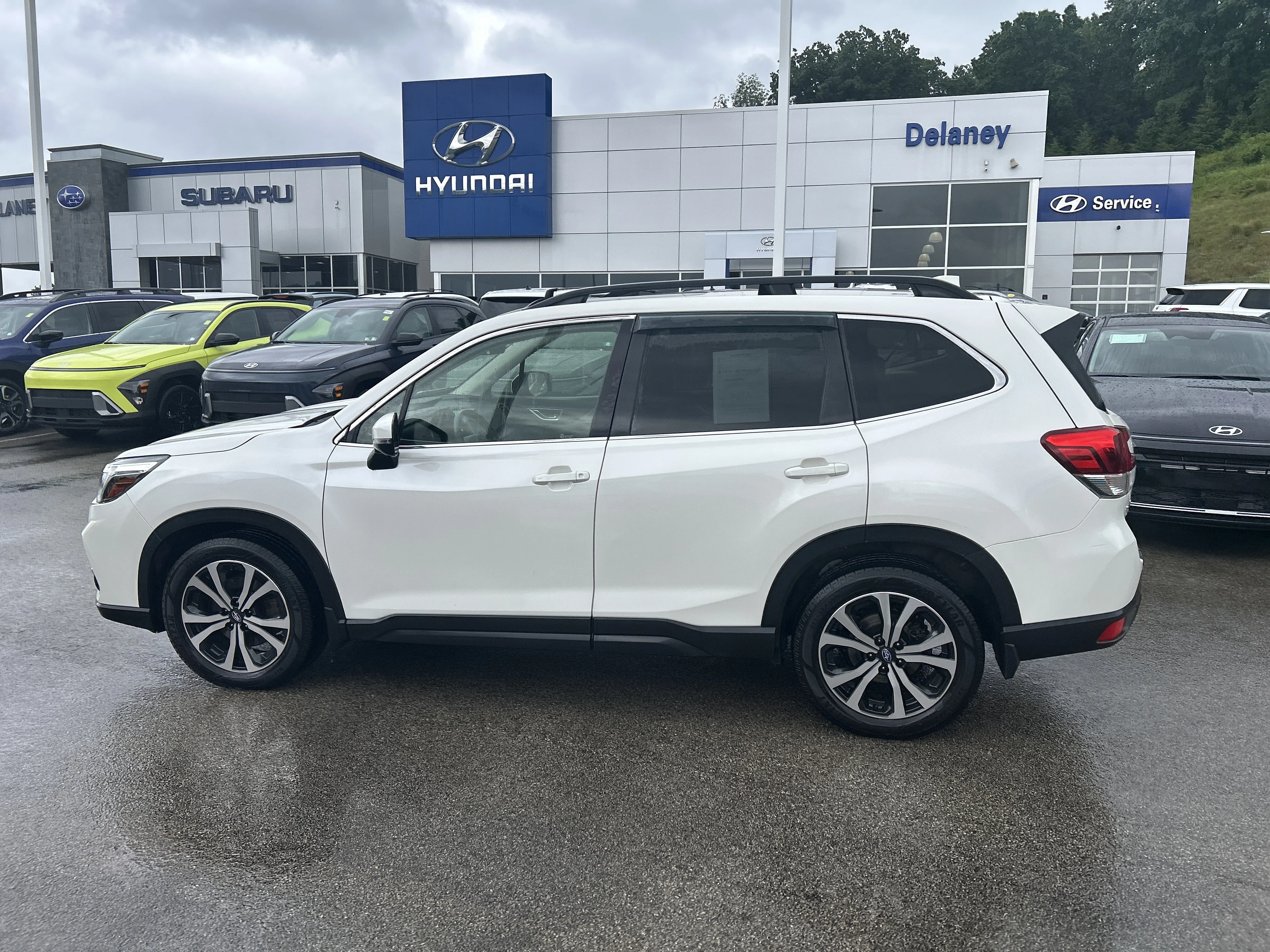 Used 2019 Crystal White Pearl Subaru Limited image 8