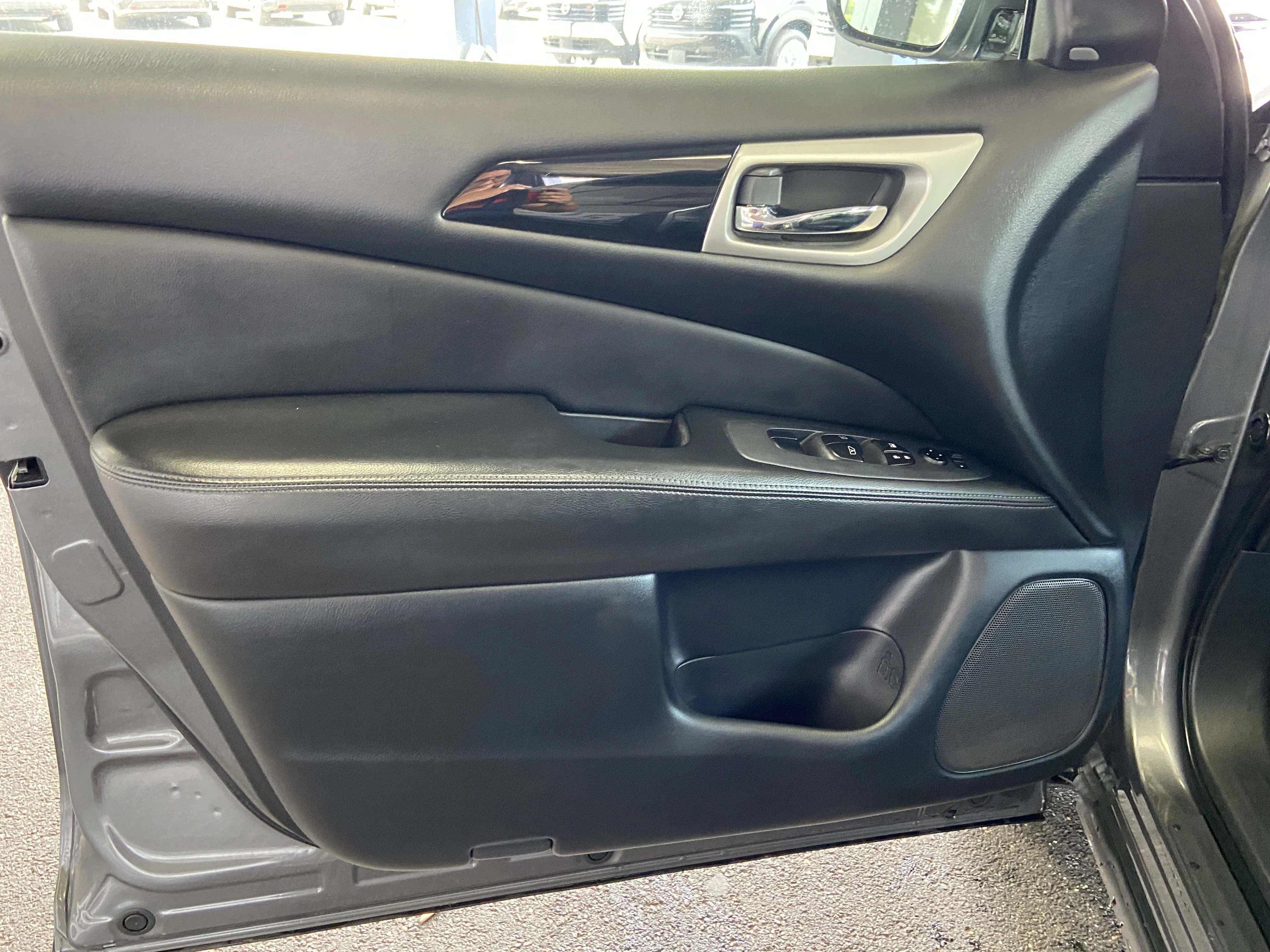 2025 Nissan Pathfinder SL - Photo 25