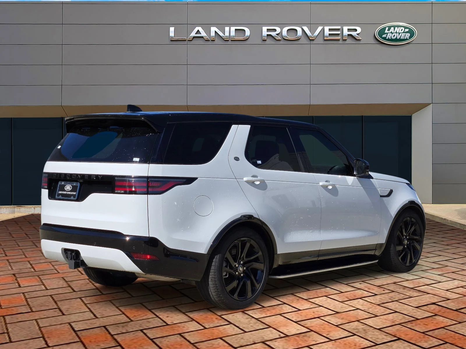 Used 2025 Fuji White Land Rover Dynamic SE image 4